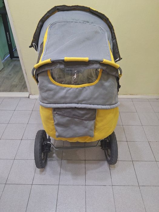 Продавам бебешка количка "Чиполино"