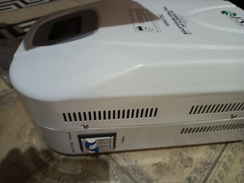 Однофазный стабилизатор напряжения ESS TSD-10kVA, предназначенный для