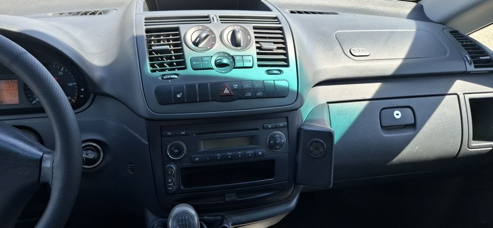 Mercedes Vito 110 lung, 2.2 Euro 5, An 2012, AC, 3 locuri+marfa
