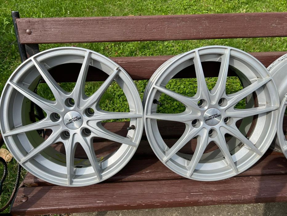 Vând jante Audi r16