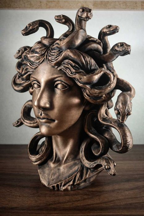 Statuetă Decorativă Medusa – 25 cm – Pictată Manual, Finisaj Bronz