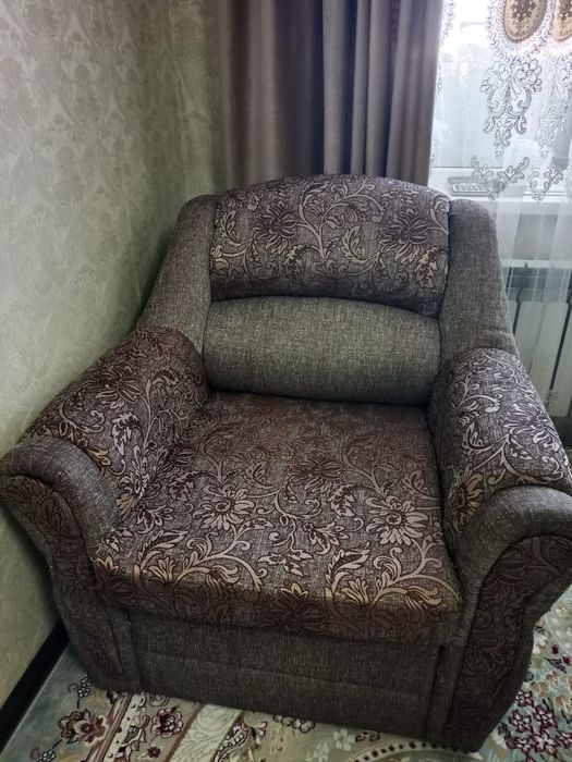 Продам диван и два кресла