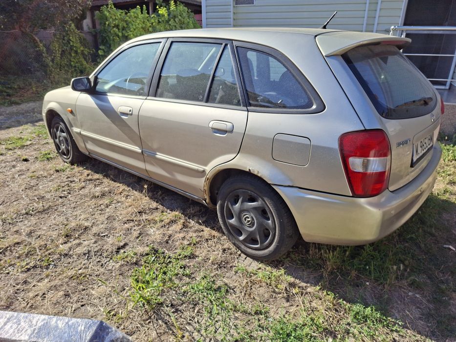 Продавам Мазда 323 f