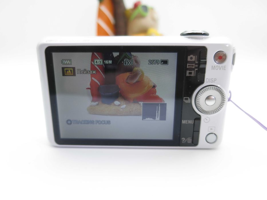 Sony Cyber-Shot WX80 ултра компактен цифров фотоапарат, дигитална камера в елегантен бял цвят, FULL-HD, 16MP, 8х оптичен зум, снима и работи отлично!
