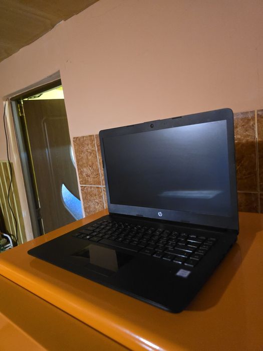 Laptop Hp i3 a 8 a generatie windows 11