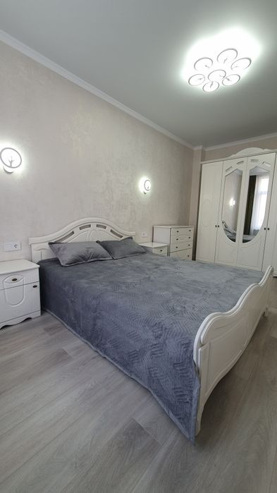 Продам 2 спальную кровать с матрасом