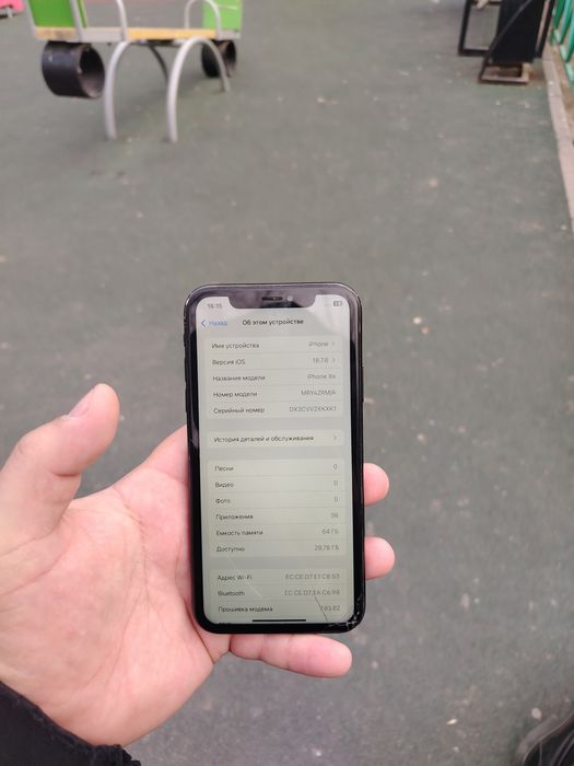Продам телефон IPhone XR память 64 гб