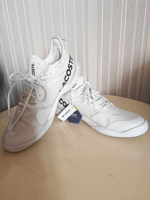 Продам женские кроссовки Lacoste