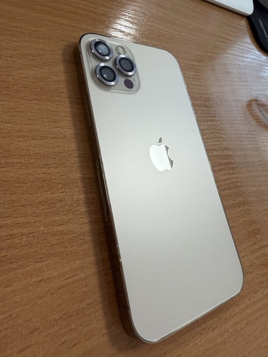 Продам IPhone 12 Pro. Коробка есть.