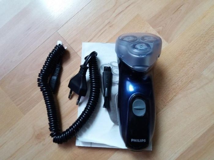 Електрическа машинка за бръснене Philips HQ6645