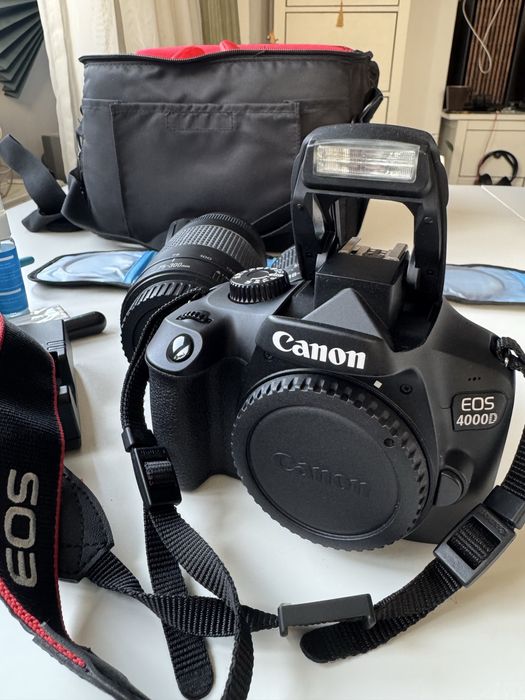 Canon EOS 4000D Wireless NOU + 2 Obiective