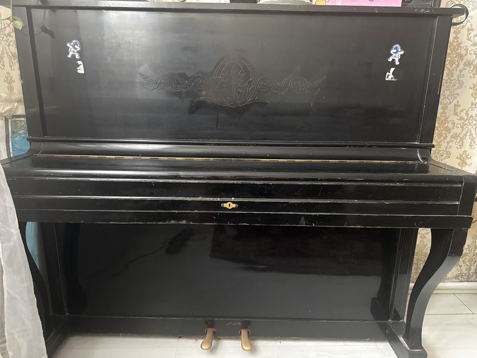 Продается пианино рояль.