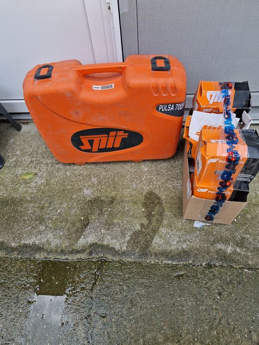 Vând pistol  bătut  cuie beton