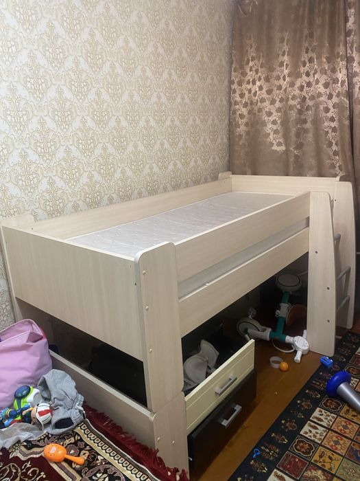 Продам детскую кровать в хорошом состаение