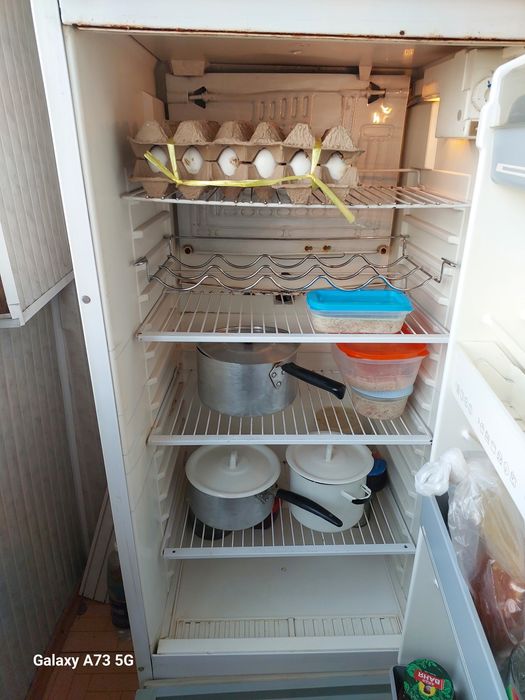 Продам холодильник и машинку