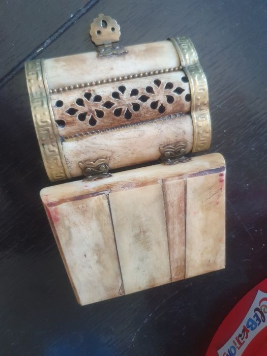Cutie de bijuterii din os vintage