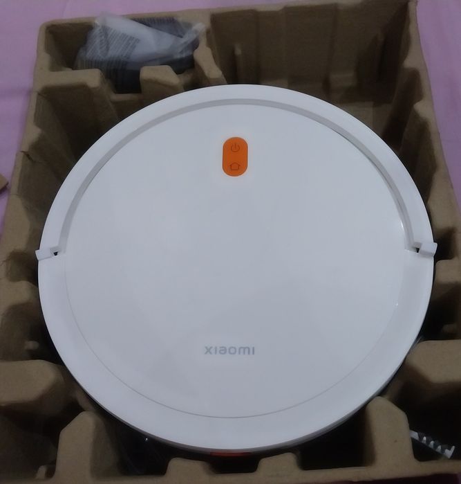 Новый робот пылесос, XIAOMI ROBOT VACUUM E5. Не использованный.