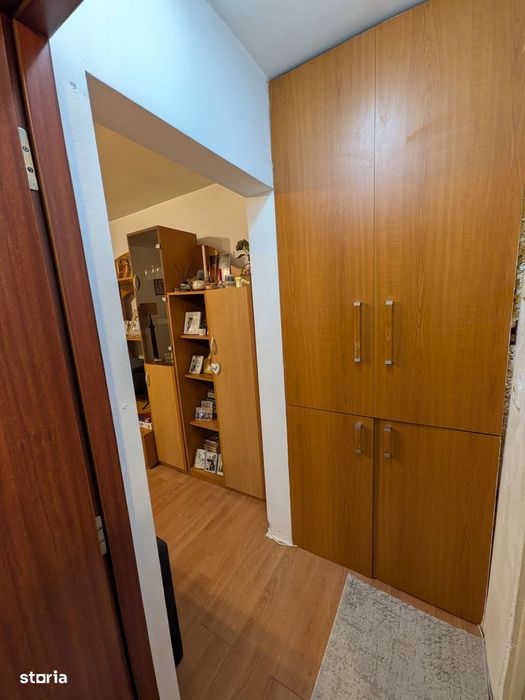 Apartament cu 2 camere semidecomandat – Craiovița Nouă, zona Big