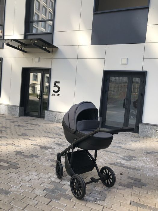 Продам детскую коляску фирмы Anex