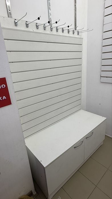 Торговый стеллаж с экономпанелью и тумбой