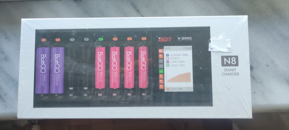 N8 8-слотово интелигентно бързо зарядно за акумулаторни батерии AA,AAA