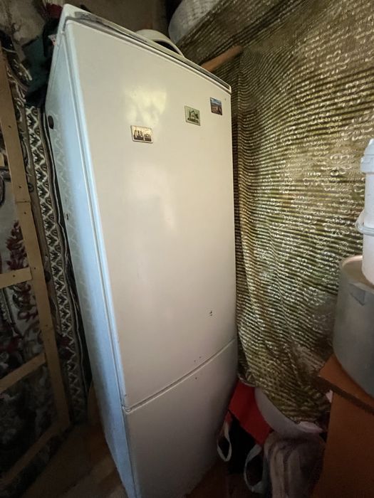 продам холодильник.