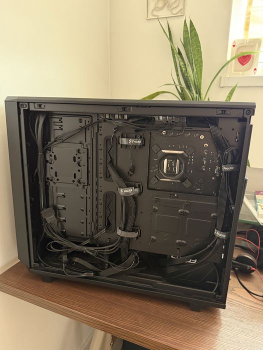 Продавам мощен компютър i7-14700f, 64gb RAM, RTX4070