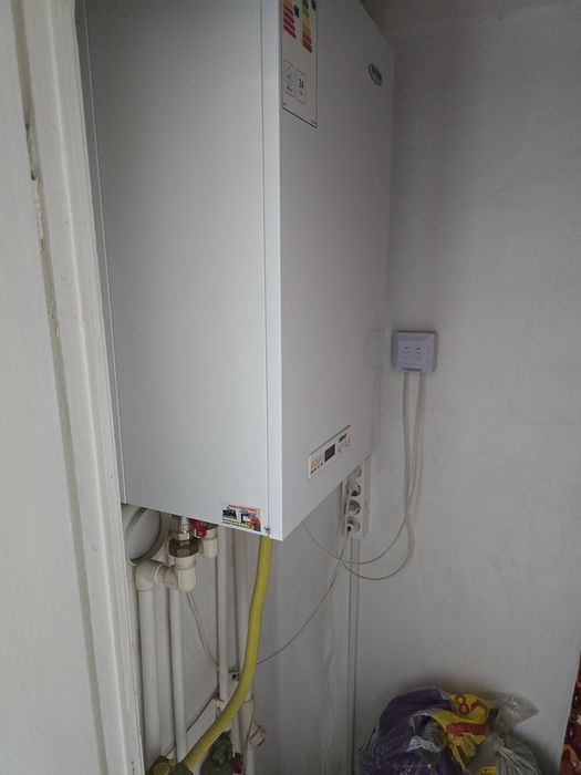 Inchirez apartament 2 camere lângă Liceul Economic