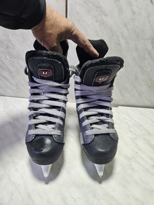 Patine 814 hochei hockey  CCM marime 33  (  22 cm)