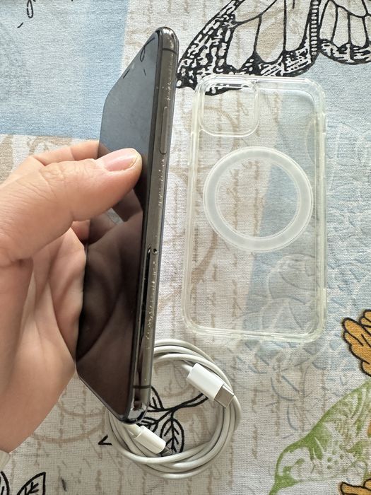 iPhone 11 Pro cu 88% baterie