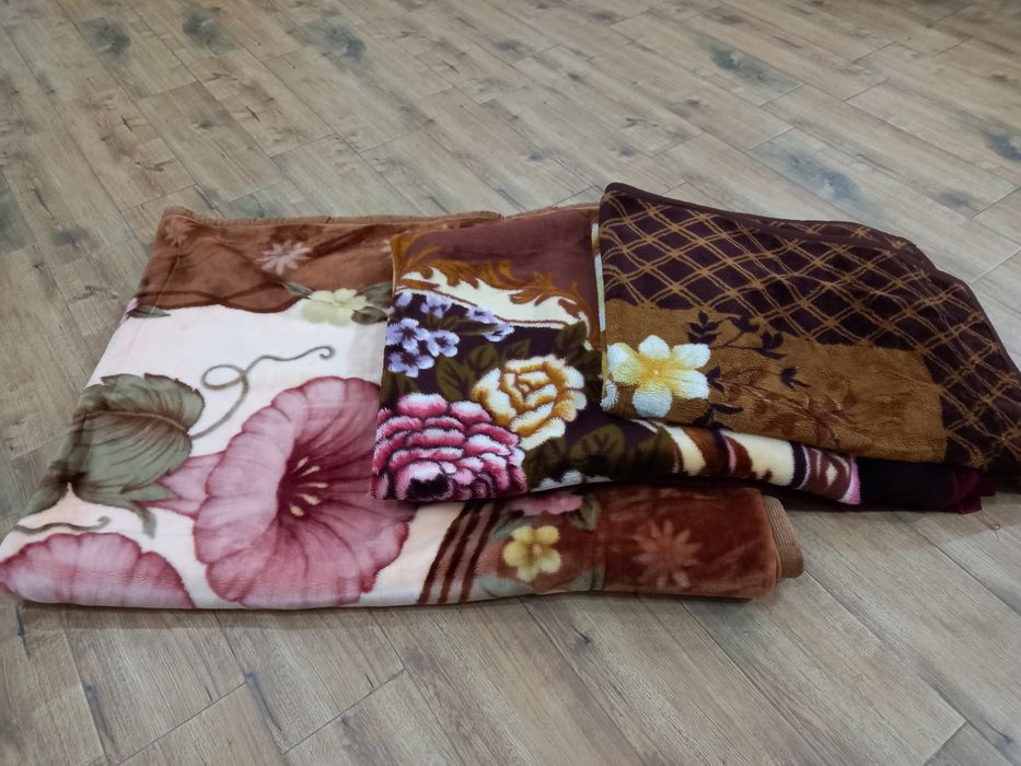 Продам пледы новые