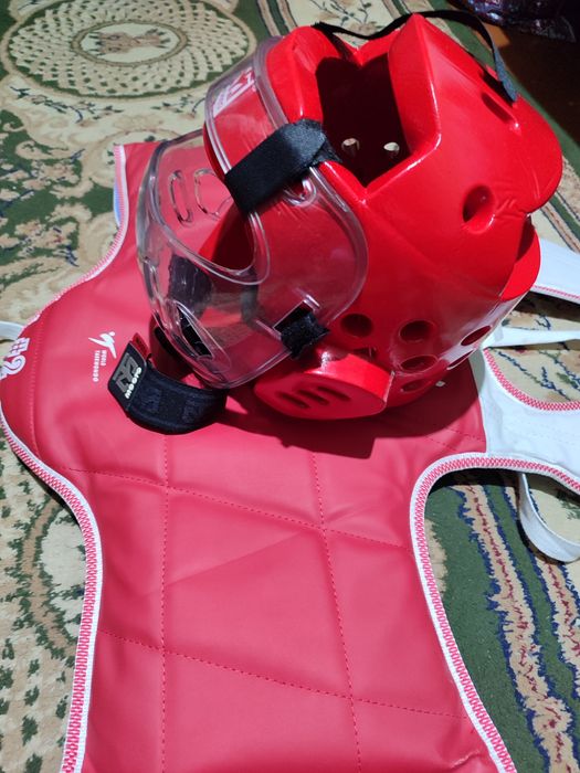 Экипировка и шлем тэквандо всё новое.