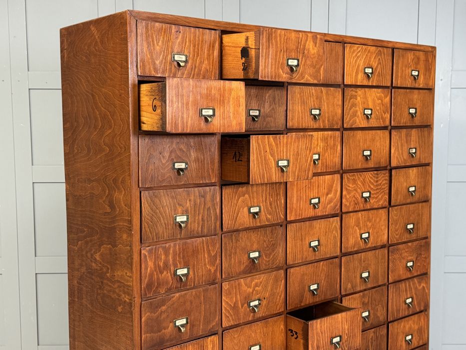 Български аптекарски шкаф от 60-те Т041