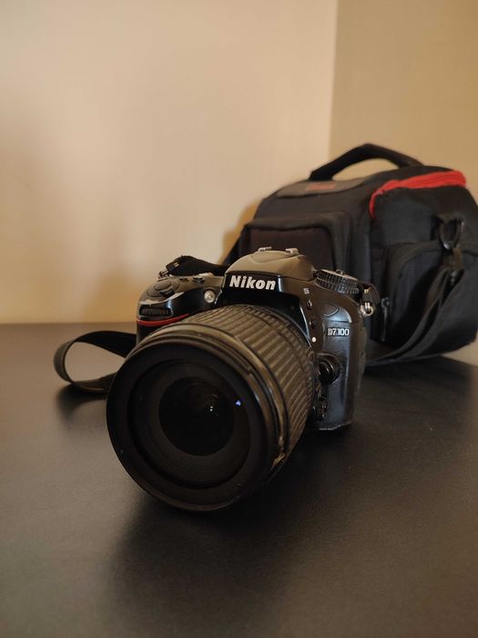 Nikon      D7100