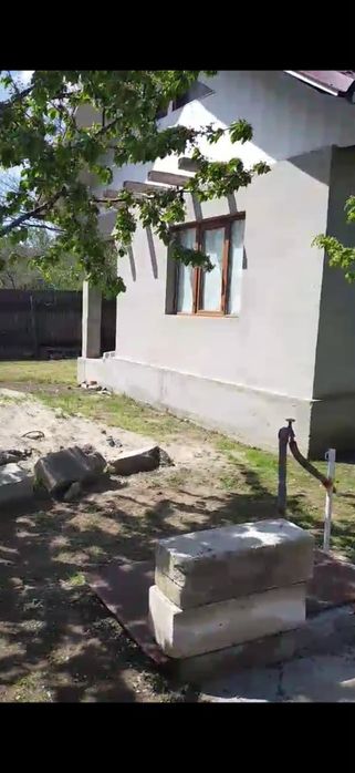 Vind casă la țară