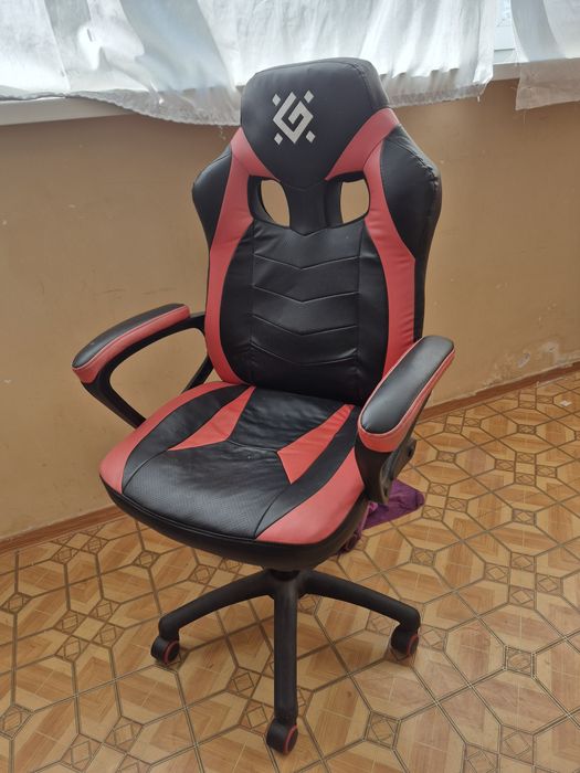 Стульчик для компьютера кожаный