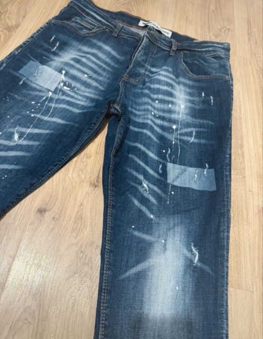 Blugi noi fara eticheta