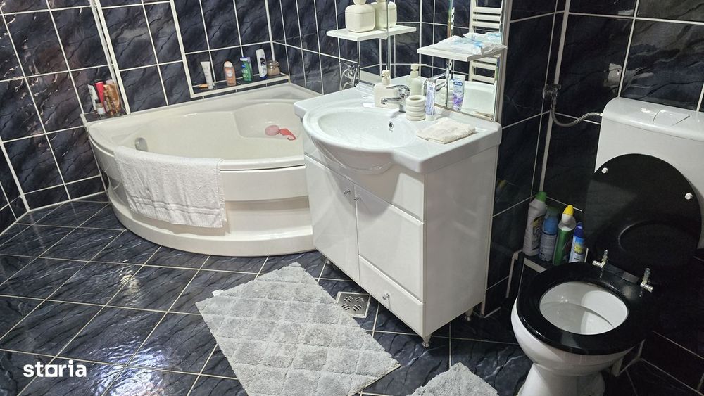 Vand apartament 3 camere decomandat Deva, Dorobanti, etaj 1, mobilat