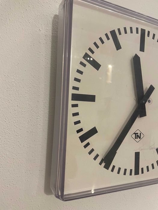 PRAGOTRON ceas industrial gara aeroport stil industiral deco