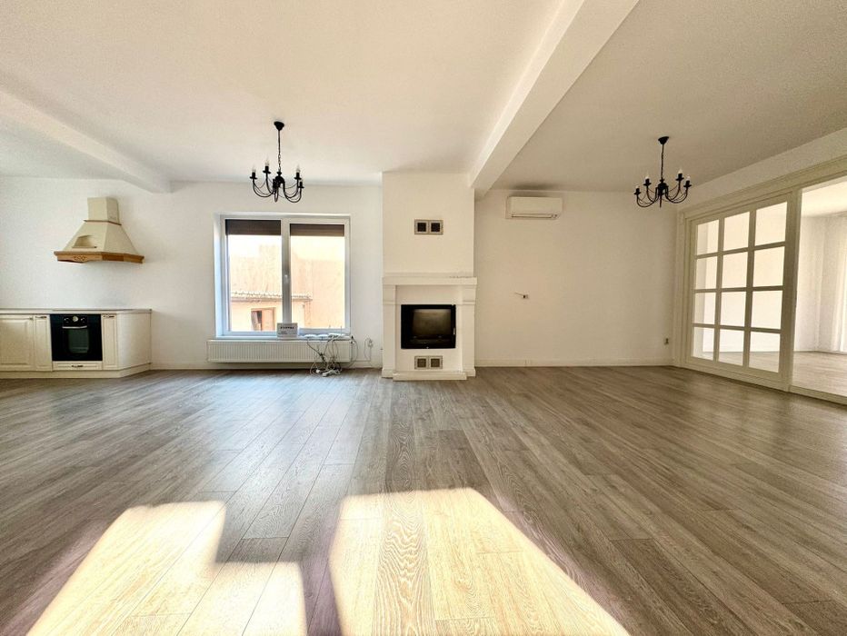 Apartament la Casa 4 Camere 120 mp + Terasa 20 mp + Garaj 60 mp + curte 80mp