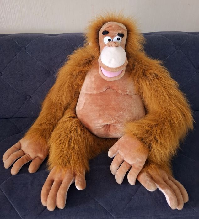 Продаётся большая,милая мягкая игрушка обезьяна.В отличном состоянии.