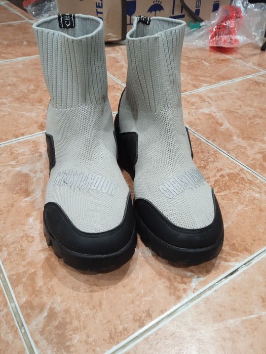 Продам кроссовки носки