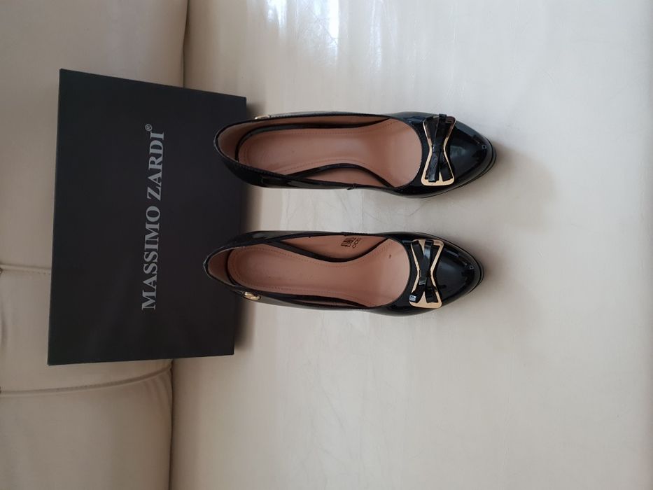 Дамски сандали на Versace и на Massimo Zardi