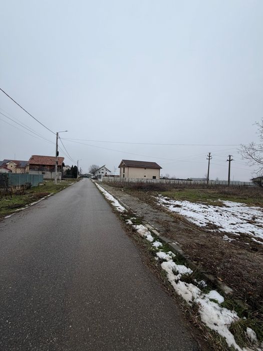 Vând teren intravilan