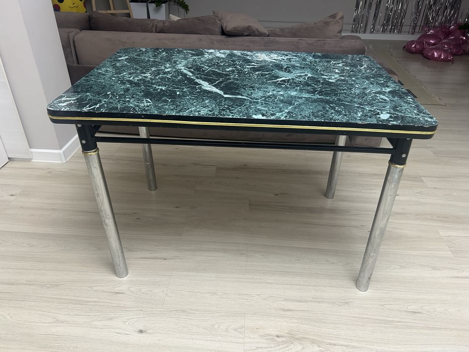 Стол 80 на 120, очень практичный