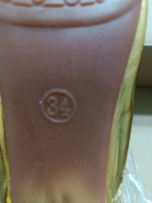 Продам туфли золотистый для танцев