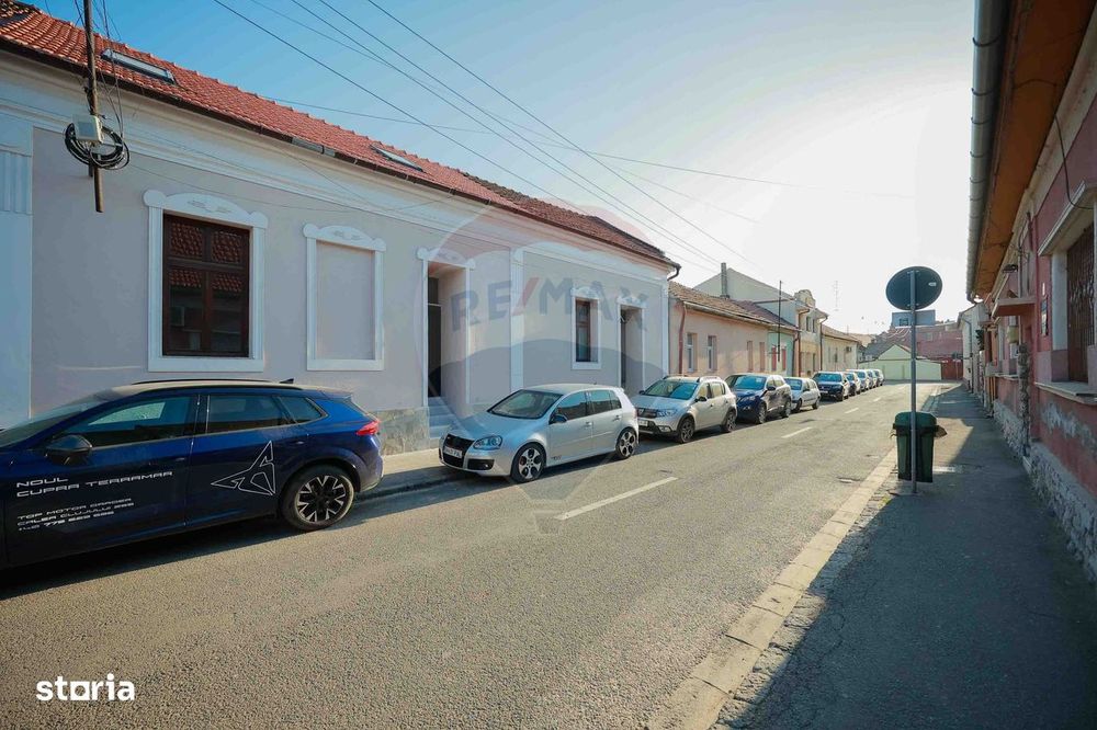 Apartament cu 4 camere de vânzare, ultracentral