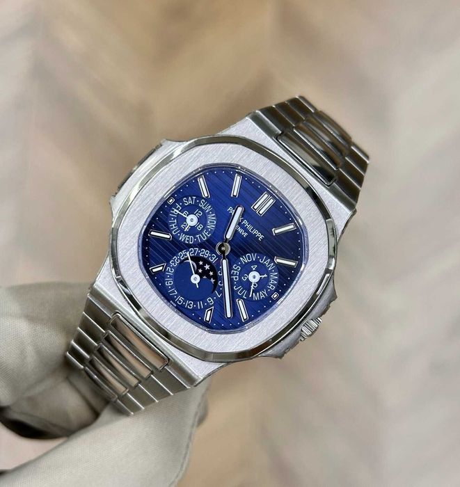 Часовник Patek Philippe Nautilus 5740/1G-001 с вечен календар