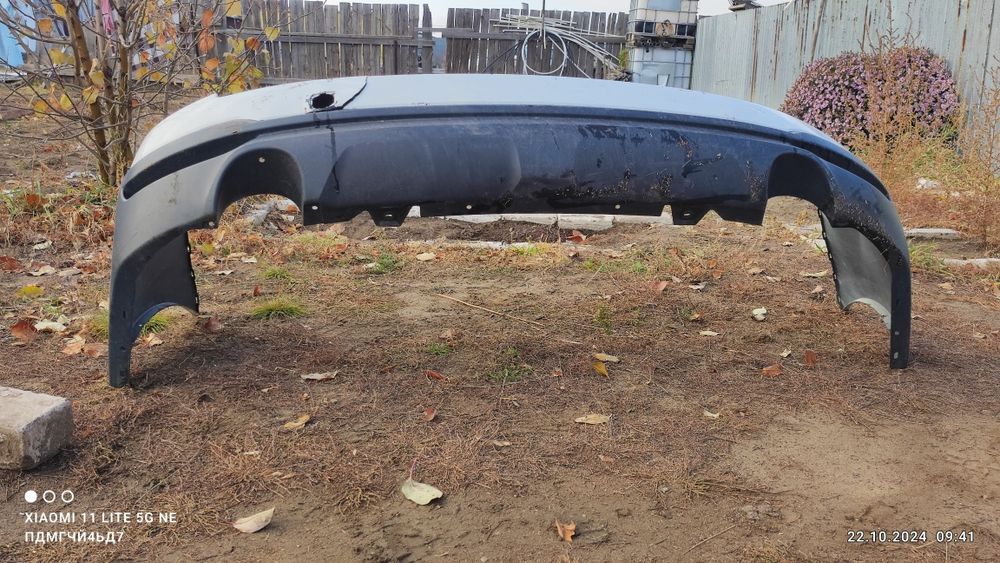 Продам бампер Субару