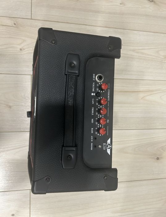 Комбоусилитель для гитары zAr